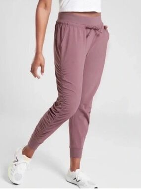 Athleta Attitude Pants Ruched Side Joggers Volcanic Violet Mauve Relaxed EUC 4